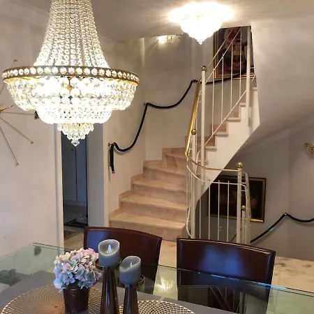 Daire Luxurioeses Haus In *