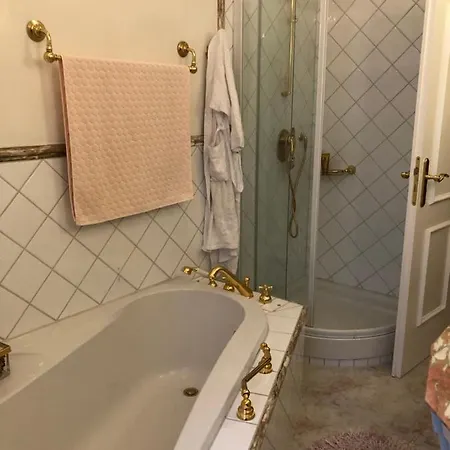 Luxurioeses Haus In *