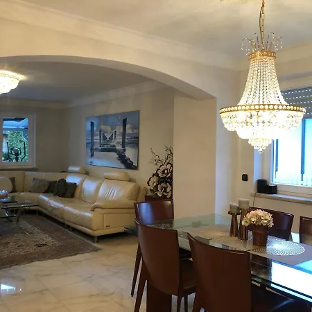 Luxurioeses Haus In 아파트